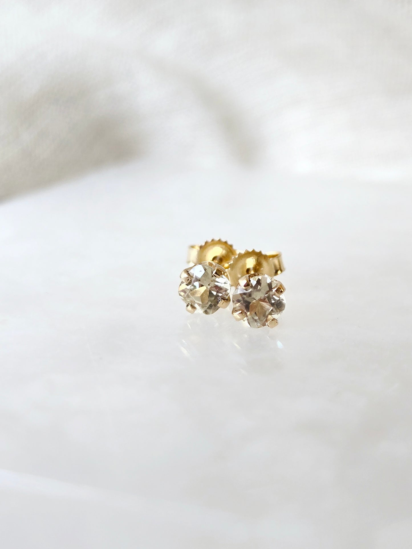 Csarite Stud earrings